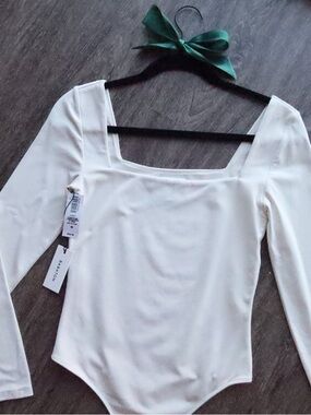 Aritzia Babaton Contour Bodysuit, Matte Pearl, NWT